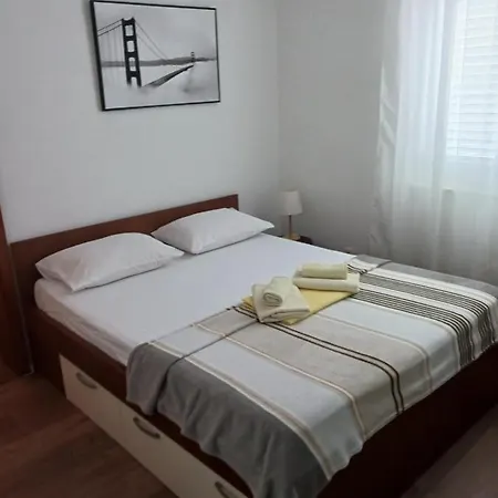 Petra * Primošten