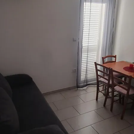 Petra Примоштен