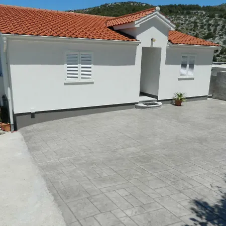 Petra Апартаменты Примоштен